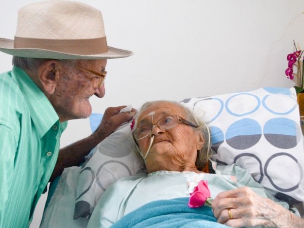 Casal completou 80 anos juntos em fevereiro deste ano (Foto: Laila Braghero/G1)