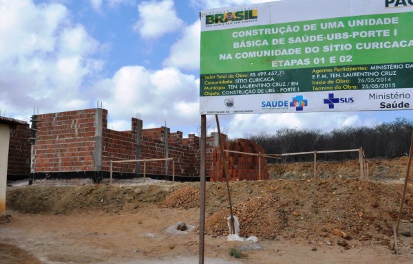 Construção de uma Unidade Básica de Saúde (UBS), comunidade do Sitio Curicaca, a obra teve inicio em 26 de Maio de 2014, com data prevista para finalização em 25 de Maio de 2015, com um valor global de “R$ 499.457,71”. (OBRA PARADA).